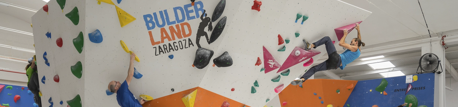 escaladora en muro indoor